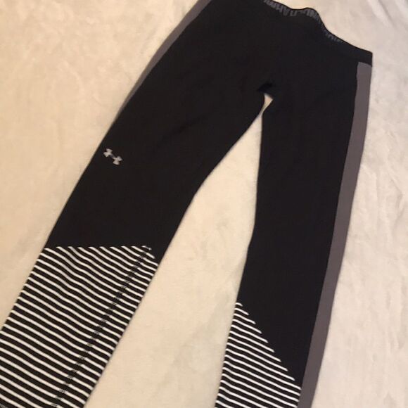 Under Armour Black & White Leggings - Size Medium - Picture 2 of 9